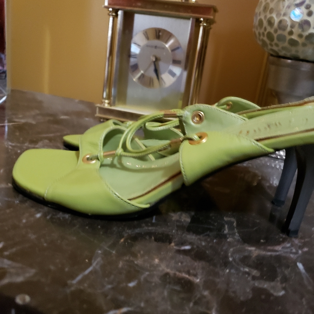 Heels - Picture 4 of 6
